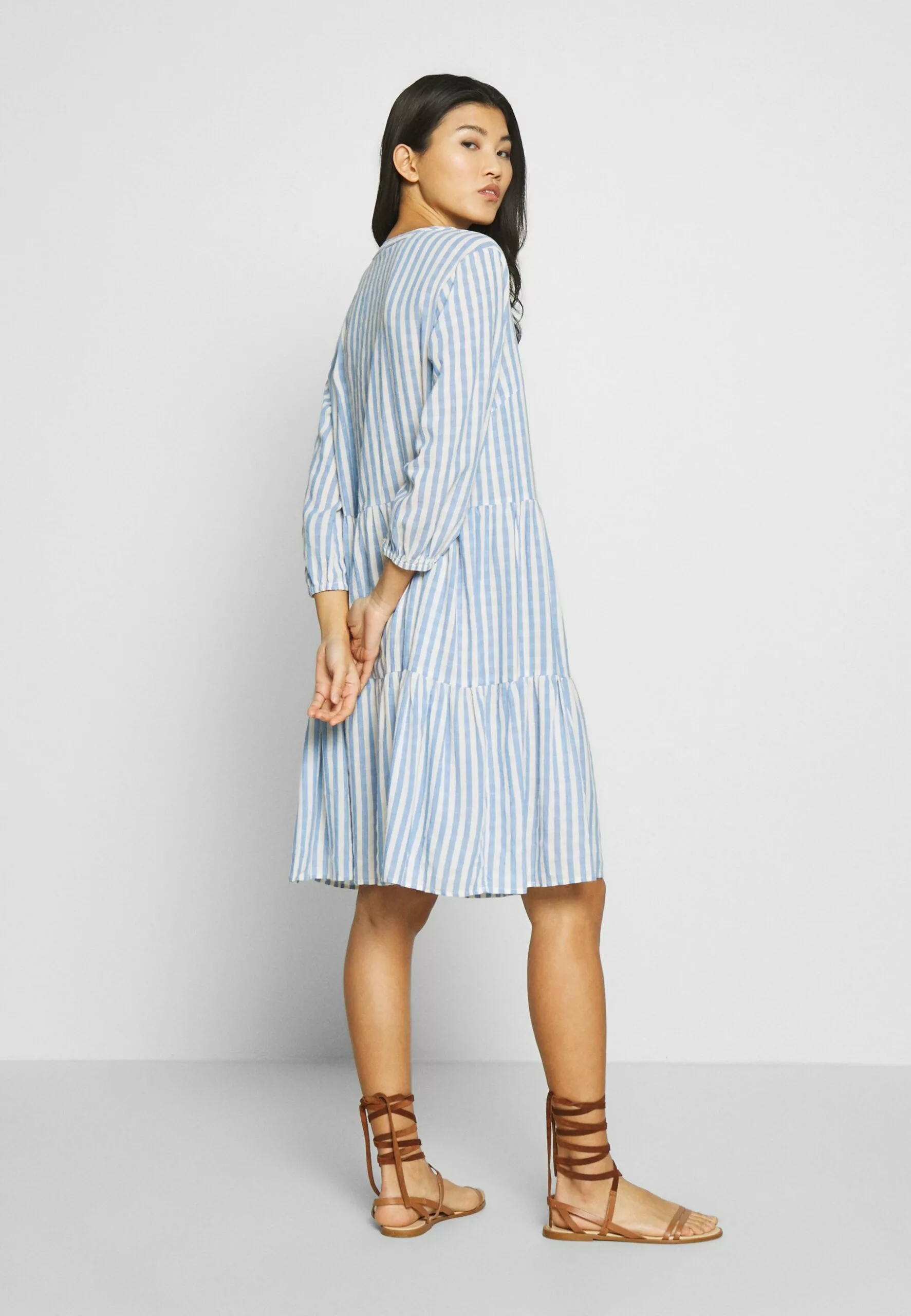 Culture Noor Stripe Dress - Blousejurk - Mazarine Blue - Afbeelding 3